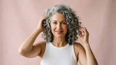 Varför håret blir torrt och sprött med åldern — 3 enkla lösningar för vardagen