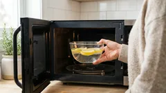 Hur man rengör fett från en mikrovågsugn: 8 beprövade metoder