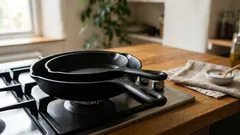 Mer än bara ett hål att hänga upp: Hur man använder hålet i stekpannans handtag på rätt sätt