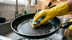 Rengöra teflon utan repor: 7 skonsamma sätt som får non-stick att kännas som ny